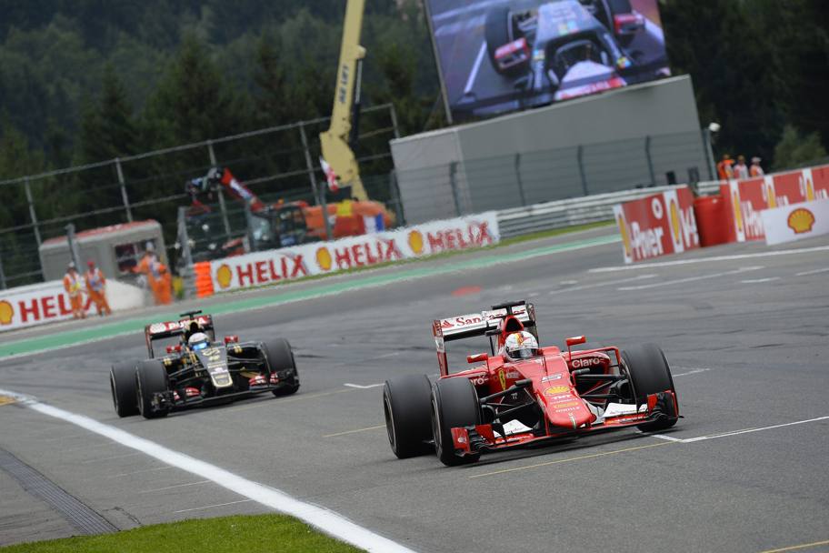 Vettel insidiato da Grosjean negli ultimi giri. Colombo